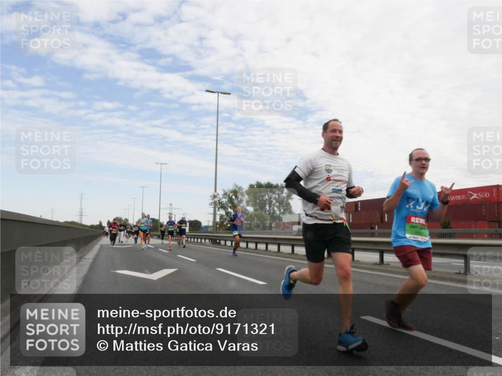 03.10.2025 - Köhlbrandbrückenlauf Matties Gatica Varas http://msf.ph/oto/9171321 03.10.2025 15:16:16 Position 3  meine-sportfotos.de