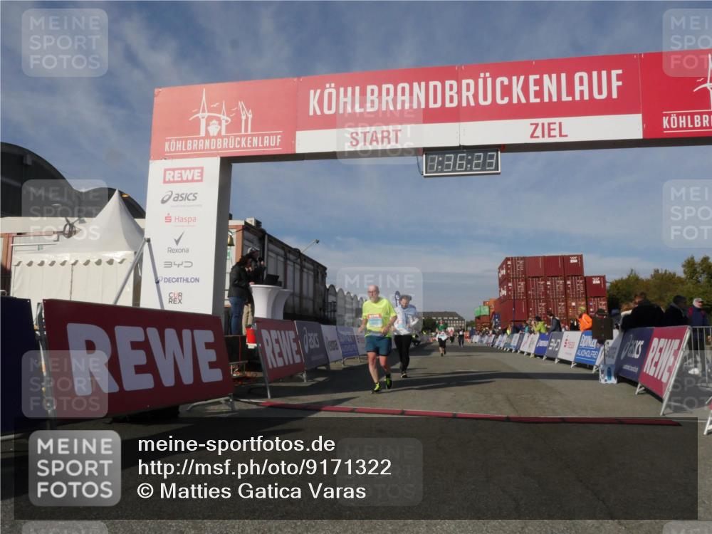 03.10.2025 - Köhlbrandbrückenlauf Matties Gatica Varas http://msf.ph/oto/9171322 03.10.2025 10:36:25 Ziel 2427, 2476, 3258 meine-sportfotos.de
