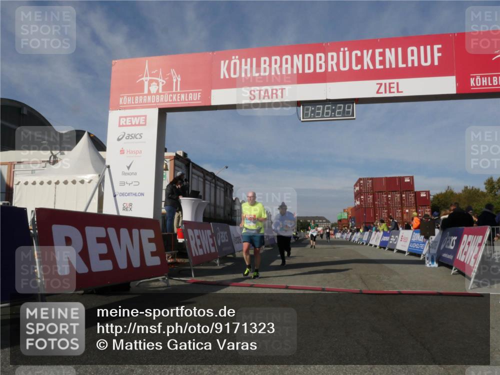 03.10.2025 - Köhlbrandbrückenlauf Matties Gatica Varas http://msf.ph/oto/9171323 03.10.2025 10:36:26 Ziel 2427, 2476, 3258 meine-sportfotos.de