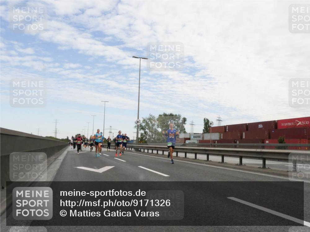 03.10.2025 - Köhlbrandbrückenlauf Matties Gatica Varas http://msf.ph/oto/9171326 03.10.2025 15:16:17 Position 3 99 meine-sportfotos.de