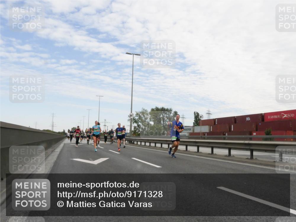 03.10.2025 - Köhlbrandbrückenlauf Matties Gatica Varas http://msf.ph/oto/9171328 03.10.2025 15:16:17 Position 3 99 meine-sportfotos.de