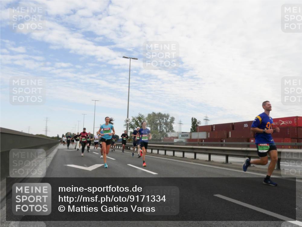 03.10.2025 - Köhlbrandbrückenlauf Matties Gatica Varas http://msf.ph/oto/9171334 03.10.2025 15:16:19 Position 3  meine-sportfotos.de