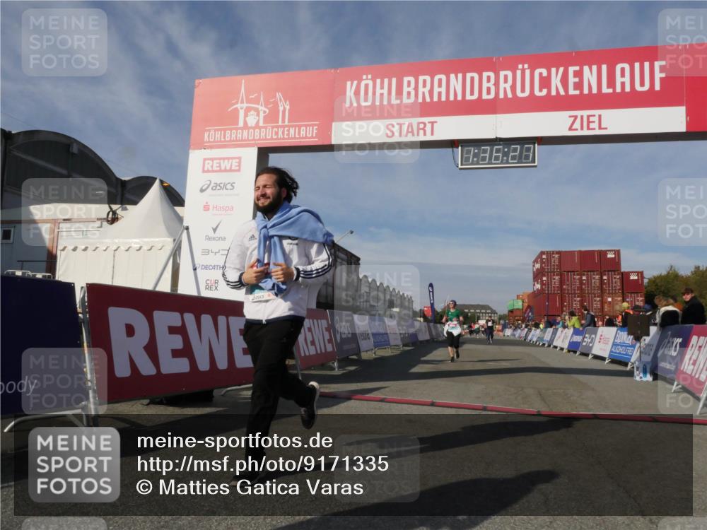 03.10.2025 - Köhlbrandbrückenlauf Matties Gatica Varas http://msf.ph/oto/9171335 03.10.2025 10:36:29 Ziel 2475, 3258 meine-sportfotos.de