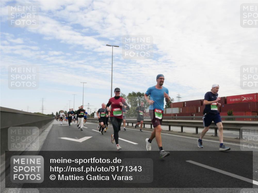 03.10.2025 - Köhlbrandbrückenlauf Matties Gatica Varas http://msf.ph/oto/9171343 03.10.2025 15:16:22 Position 3  meine-sportfotos.de