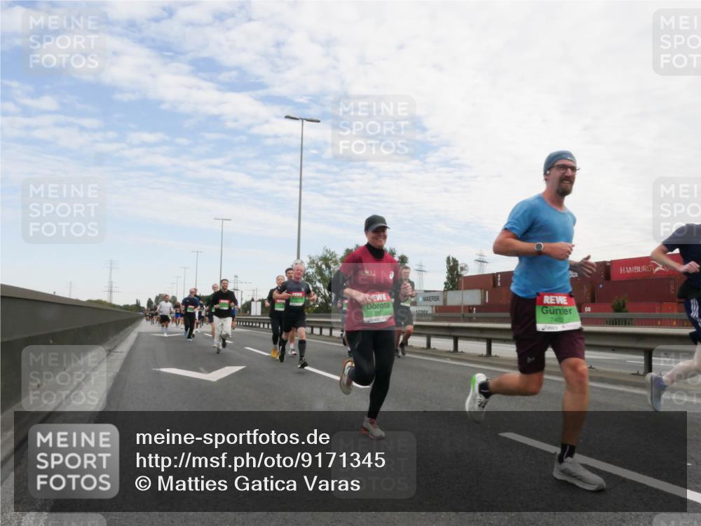 03.10.2025 - Köhlbrandbrückenlauf Matties Gatica Varas http://msf.ph/oto/9171345 03.10.2025 15:16:22 Position 3  meine-sportfotos.de
