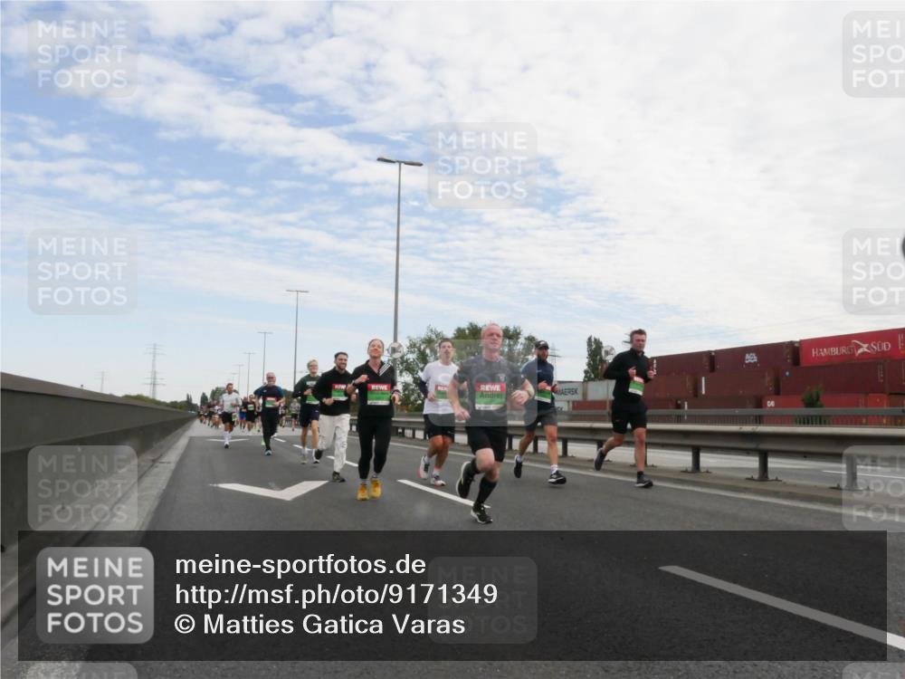 03.10.2025 - Köhlbrandbrückenlauf Matties Gatica Varas http://msf.ph/oto/9171349 03.10.2025 15:16:23 Position 3  meine-sportfotos.de