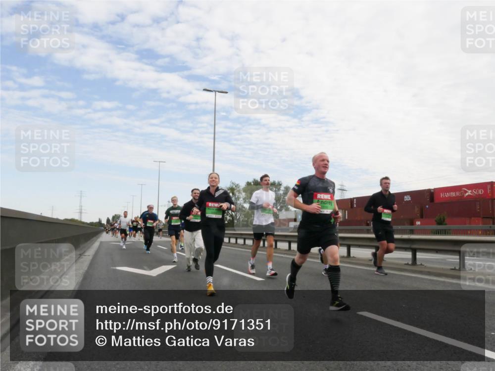 03.10.2025 - Köhlbrandbrückenlauf Matties Gatica Varas http://msf.ph/oto/9171351 03.10.2025 15:16:24 Position 3  meine-sportfotos.de
