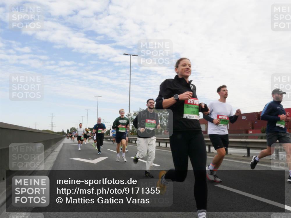 03.10.2025 - Köhlbrandbrückenlauf Matties Gatica Varas http://msf.ph/oto/9171355 03.10.2025 15:16:24 Position 3 9353 meine-sportfotos.de