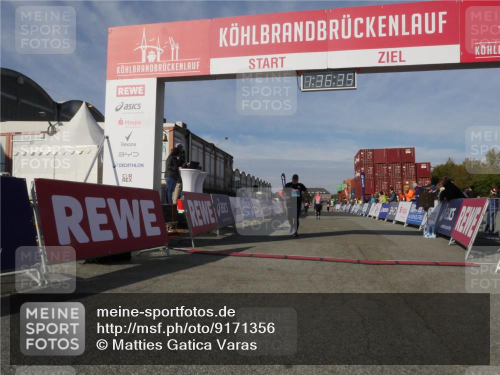 03.10.2025 - Köhlbrandbrückenlauf Matties Gatica Varas http://msf.ph/oto/9171356 03.10.2025 10:36:37 Ziel 1819, 1982, 2331, 2475, 3589 meine-sportfotos.de