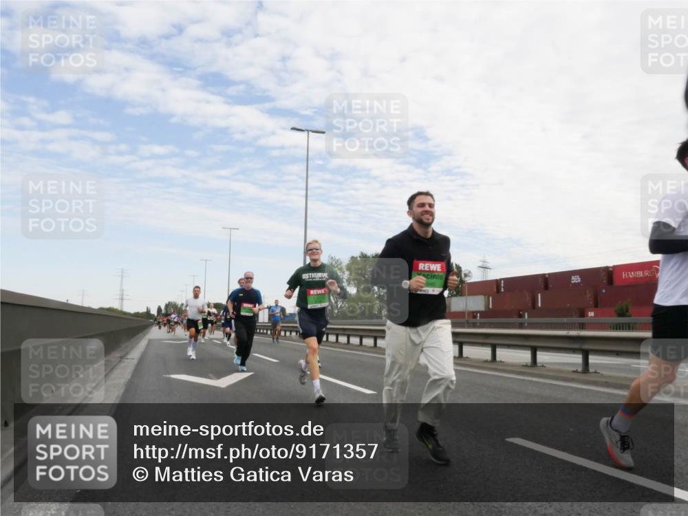 03.10.2025 - Köhlbrandbrückenlauf Matties Gatica Varas http://msf.ph/oto/9171357 03.10.2025 15:16:25 Position 3  meine-sportfotos.de