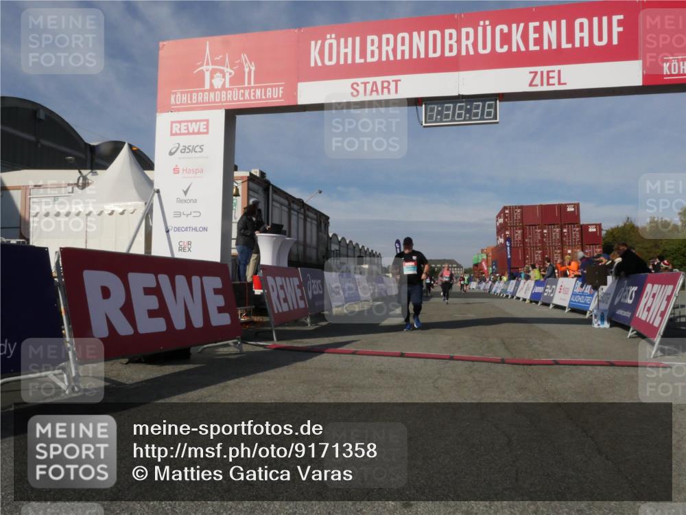 03.10.2025 - Köhlbrandbrückenlauf Matties Gatica Varas http://msf.ph/oto/9171358 03.10.2025 10:36:38 Ziel 1819, 1982, 2331, 2475, 3225, 3589 meine-sportfotos.de