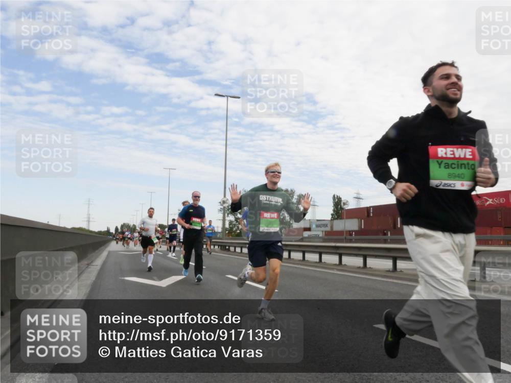 03.10.2025 - Köhlbrandbrückenlauf Matties Gatica Varas http://msf.ph/oto/9171359 03.10.2025 15:16:25 Position 3 8940 meine-sportfotos.de