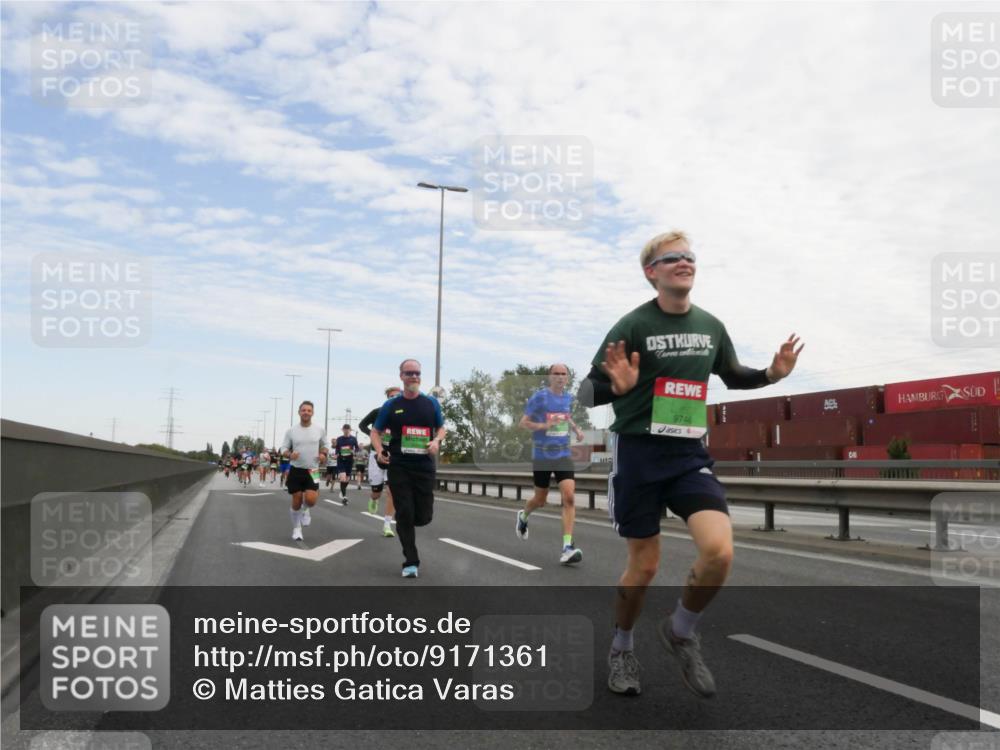 03.10.2025 - Köhlbrandbrückenlauf Matties Gatica Varas http://msf.ph/oto/9171361 03.10.2025 15:16:26 Position 3 9746 meine-sportfotos.de