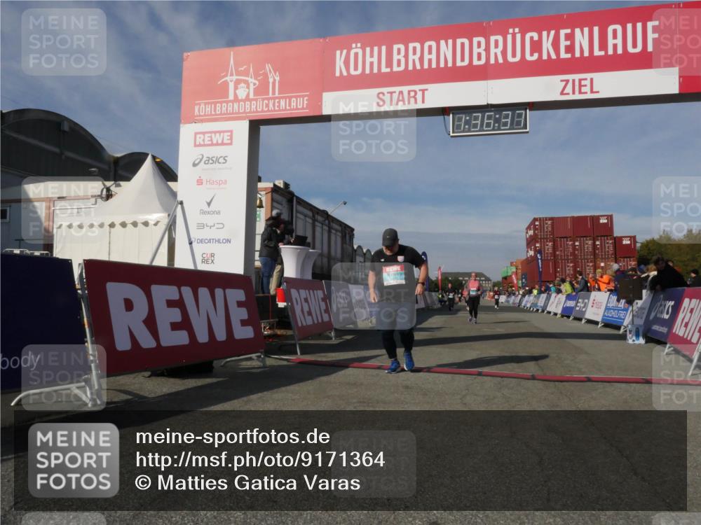 03.10.2025 - Köhlbrandbrückenlauf Matties Gatica Varas http://msf.ph/oto/9171364 03.10.2025 10:36:39 Ziel 1819, 1982, 2331, 2475, 3225, 3589 meine-sportfotos.de