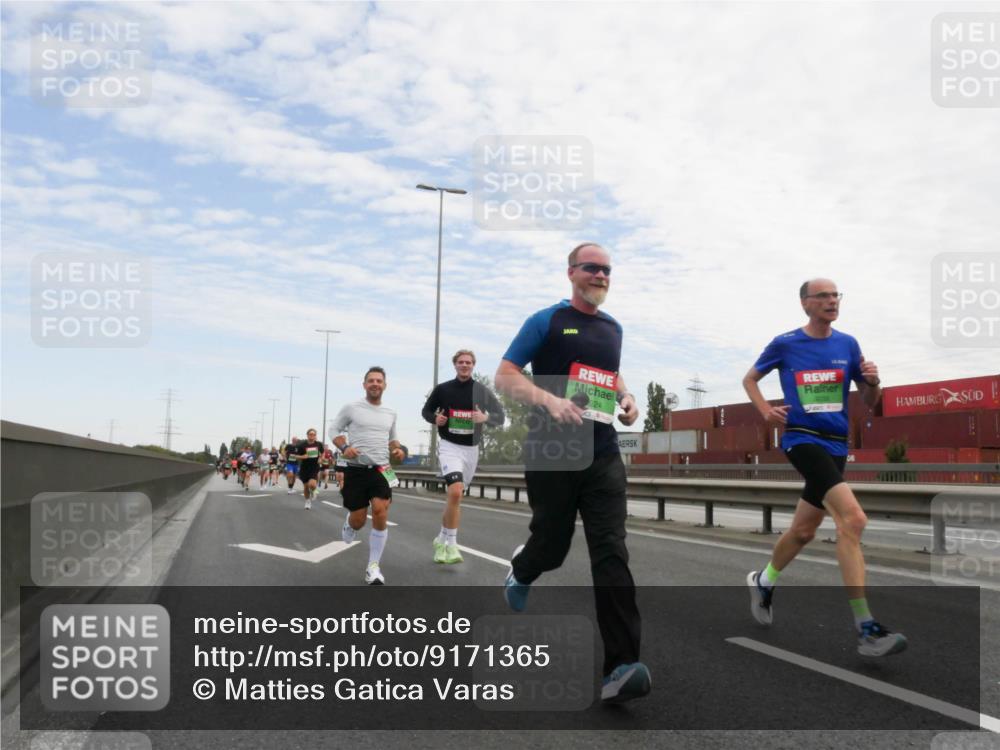 03.10.2025 - Köhlbrandbrückenlauf Matties Gatica Varas http://msf.ph/oto/9171365 03.10.2025 15:16:27 Position 3 024 meine-sportfotos.de