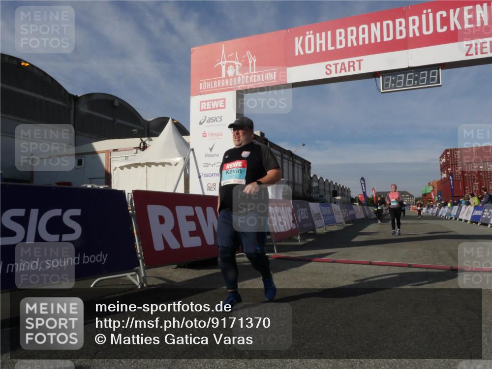 03.10.2025 - Köhlbrandbrückenlauf Matties Gatica Varas http://msf.ph/oto/9171370 03.10.2025 10:36:40 Ziel 1819, 1982, 2331, 2780, 3225, 3311, 3589 meine-sportfotos.de