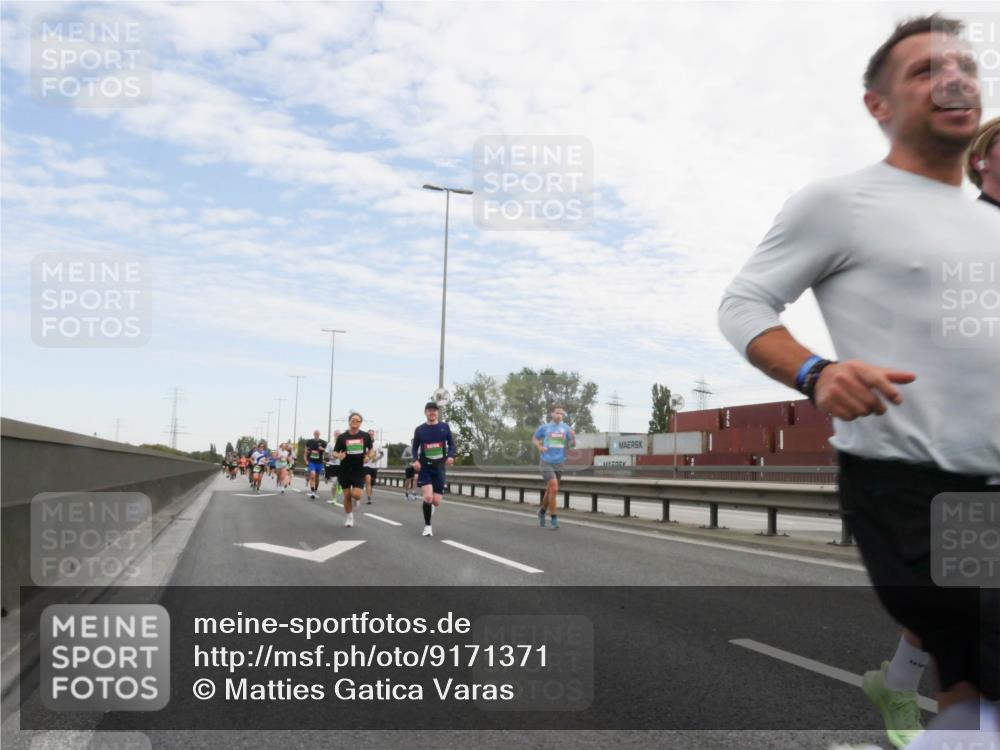 03.10.2025 - Köhlbrandbrückenlauf Matties Gatica Varas http://msf.ph/oto/9171371 03.10.2025 15:16:28 Position 3  meine-sportfotos.de