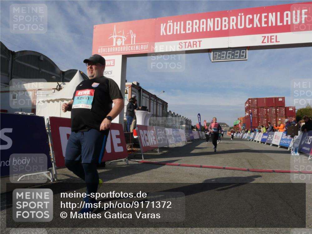 03.10.2025 - Köhlbrandbrückenlauf Matties Gatica Varas http://msf.ph/oto/9171372 03.10.2025 10:36:41 Ziel 1819, 1982, 2331, 2780, 3225, 3311, 3589 meine-sportfotos.de