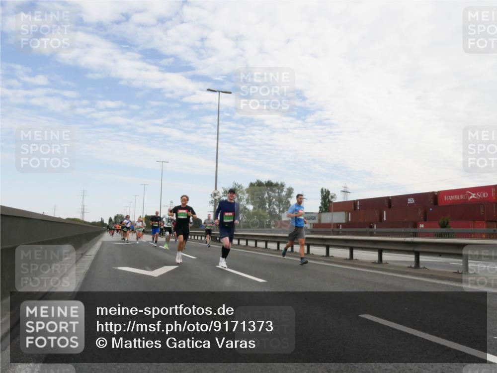 03.10.2025 - Köhlbrandbrückenlauf Matties Gatica Varas http://msf.ph/oto/9171373 03.10.2025 15:16:29 Position 3  meine-sportfotos.de