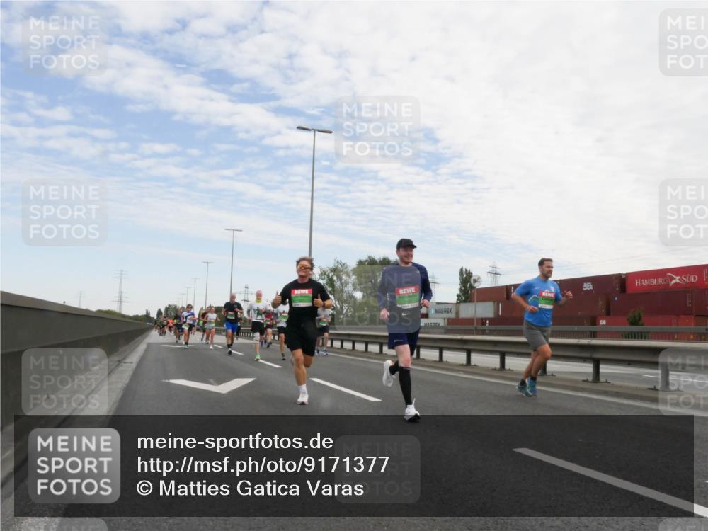 03.10.2025 - Köhlbrandbrückenlauf Matties Gatica Varas http://msf.ph/oto/9171377 03.10.2025 15:16:30 Position 3  meine-sportfotos.de