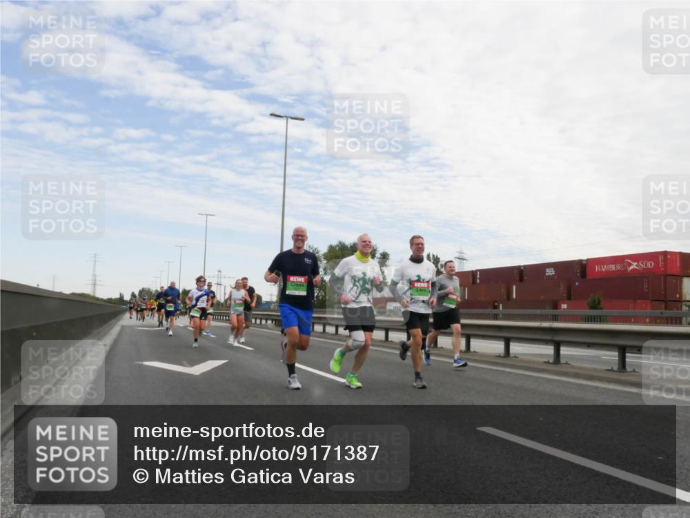 03.10.2025 - Köhlbrandbrückenlauf Matties Gatica Varas http://msf.ph/oto/9171387 03.10.2025 15:16:33 Position 3  meine-sportfotos.de