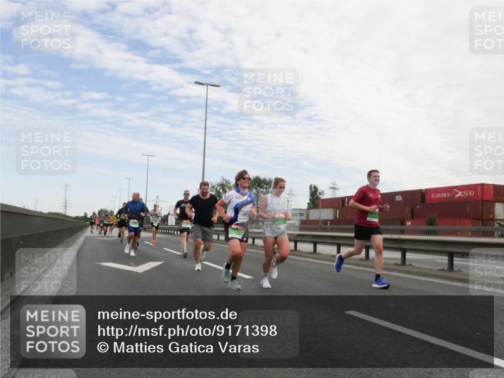 03.10.2025 - Köhlbrandbrückenlauf Matties Gatica Varas http://msf.ph/oto/9171398 03.10.2025 15:16:35 Position 3  meine-sportfotos.de
