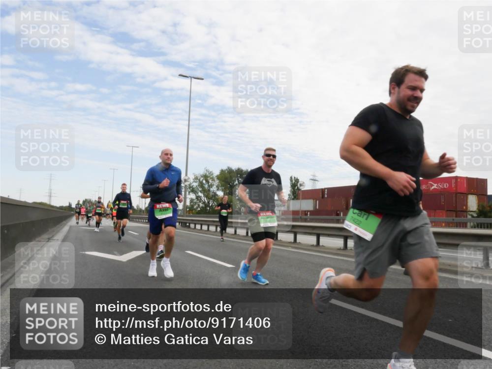 03.10.2025 - Köhlbrandbrückenlauf Matties Gatica Varas http://msf.ph/oto/9171406 03.10.2025 15:16:37 Position 3 7422, 3 meine-sportfotos.de