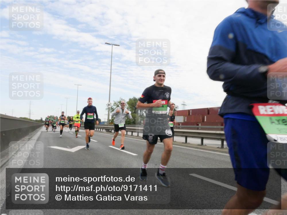 03.10.2025 - Köhlbrandbrückenlauf Matties Gatica Varas http://msf.ph/oto/9171411 03.10.2025 15:16:38 Position 3  meine-sportfotos.de