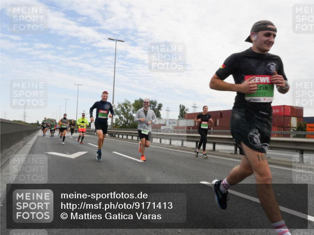 03.10.2025 - Köhlbrandbrückenlauf Matties Gatica Varas http://msf.ph/oto/9171413 03.10.2025 15:16:39 Position 3 7112, 19 meine-sportfotos.de