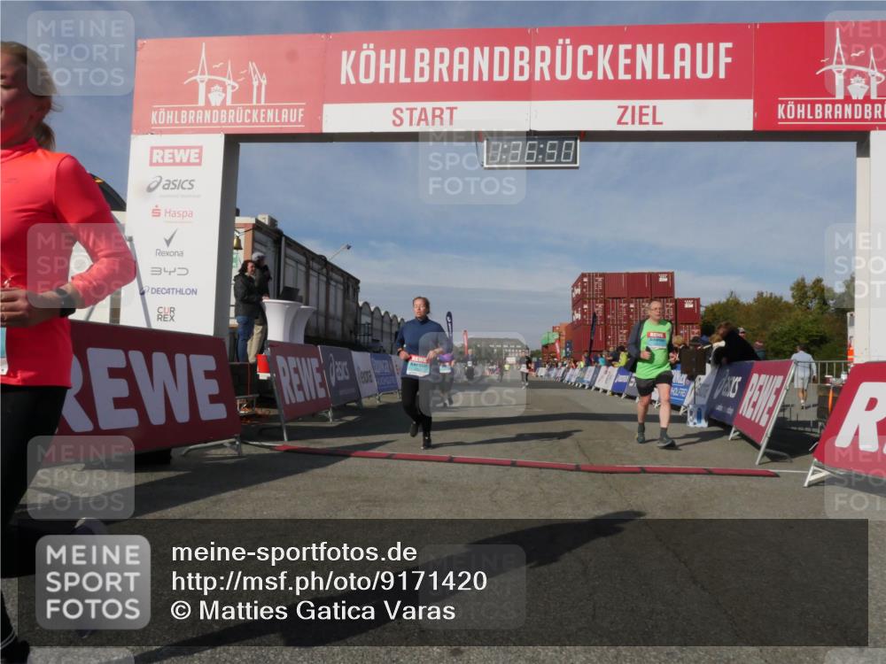 03.10.2025 - Köhlbrandbrückenlauf Matties Gatica Varas http://msf.ph/oto/9171420 03.10.2025 10:36:52 Ziel 2473, 2535, 2780, 3094, 3096, 3311 meine-sportfotos.de