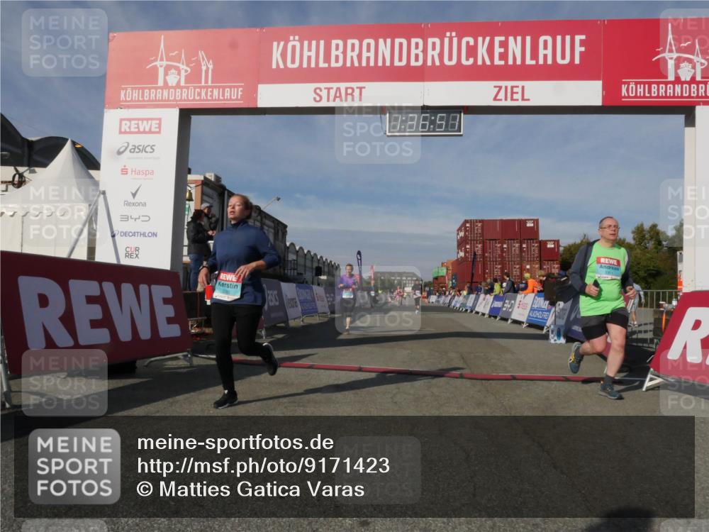 03.10.2025 - Köhlbrandbrückenlauf Matties Gatica Varas http://msf.ph/oto/9171423 03.10.2025 10:36:53 Ziel 2473, 2535, 3094, 3096 meine-sportfotos.de