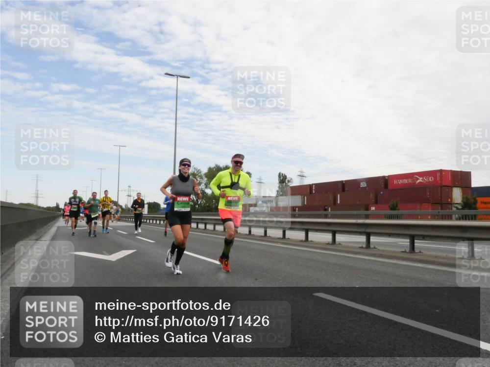 03.10.2025 - Köhlbrandbrückenlauf Matties Gatica Varas http://msf.ph/oto/9171426 03.10.2025 15:16:42 Position 3  meine-sportfotos.de