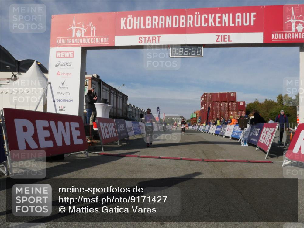 03.10.2025 - Köhlbrandbrückenlauf Matties Gatica Varas http://msf.ph/oto/9171427 03.10.2025 10:36:54 Ziel 2473, 2535, 3094, 3096 meine-sportfotos.de