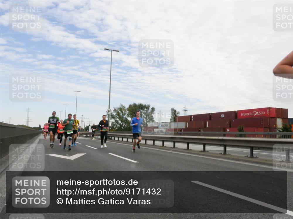 03.10.2025 - Köhlbrandbrückenlauf Matties Gatica Varas http://msf.ph/oto/9171432 03.10.2025 15:16:43 Position 3  meine-sportfotos.de