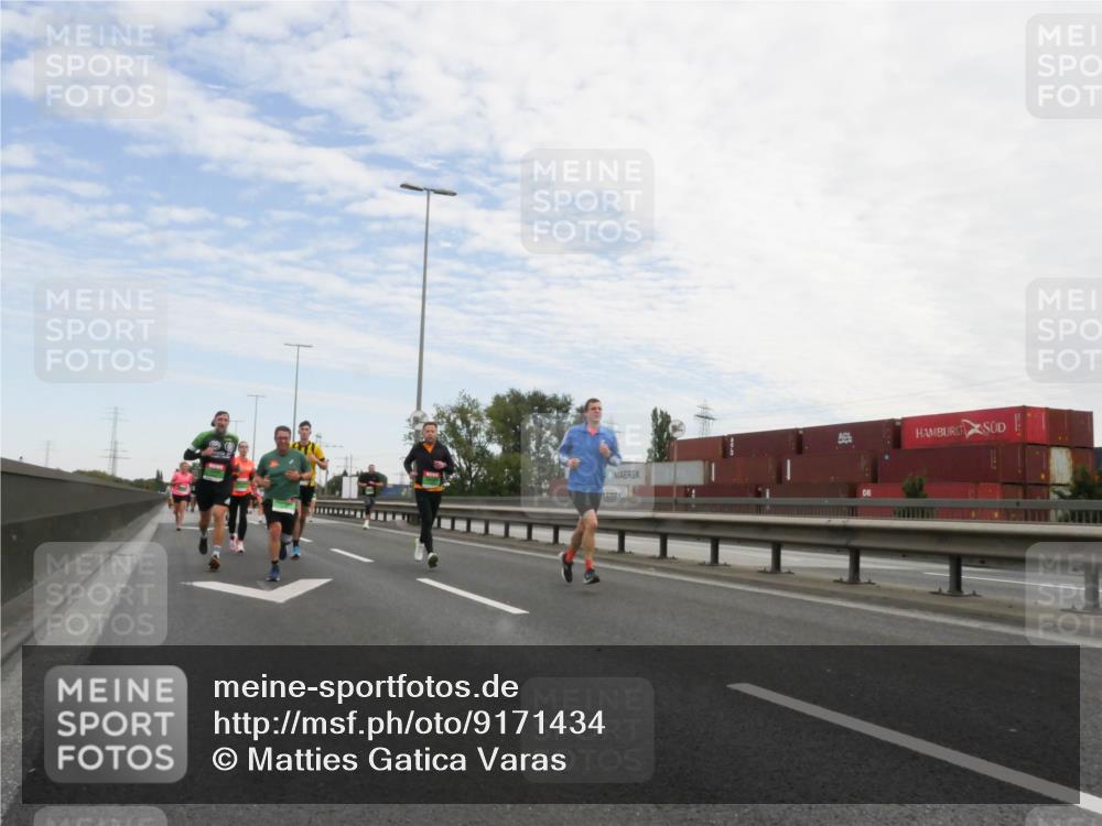 03.10.2025 - Köhlbrandbrückenlauf Matties Gatica Varas http://msf.ph/oto/9171434 03.10.2025 15:16:44 Position 3  meine-sportfotos.de
