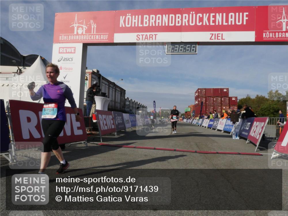 03.10.2025 - Köhlbrandbrückenlauf Matties Gatica Varas http://msf.ph/oto/9171439 03.10.2025 10:36:58 Ziel 2473, 2535, 3096 meine-sportfotos.de