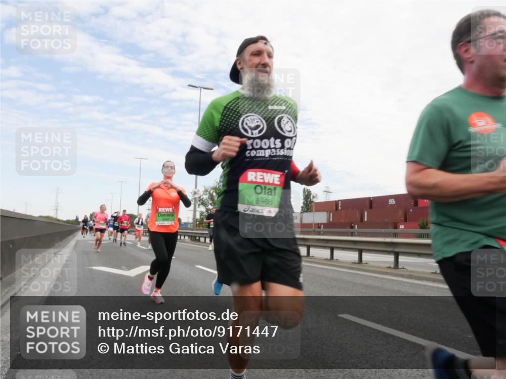 03.10.2025 - Köhlbrandbrückenlauf Matties Gatica Varas http://msf.ph/oto/9171447 03.10.2025 15:16:47 Position 3 8988 meine-sportfotos.de