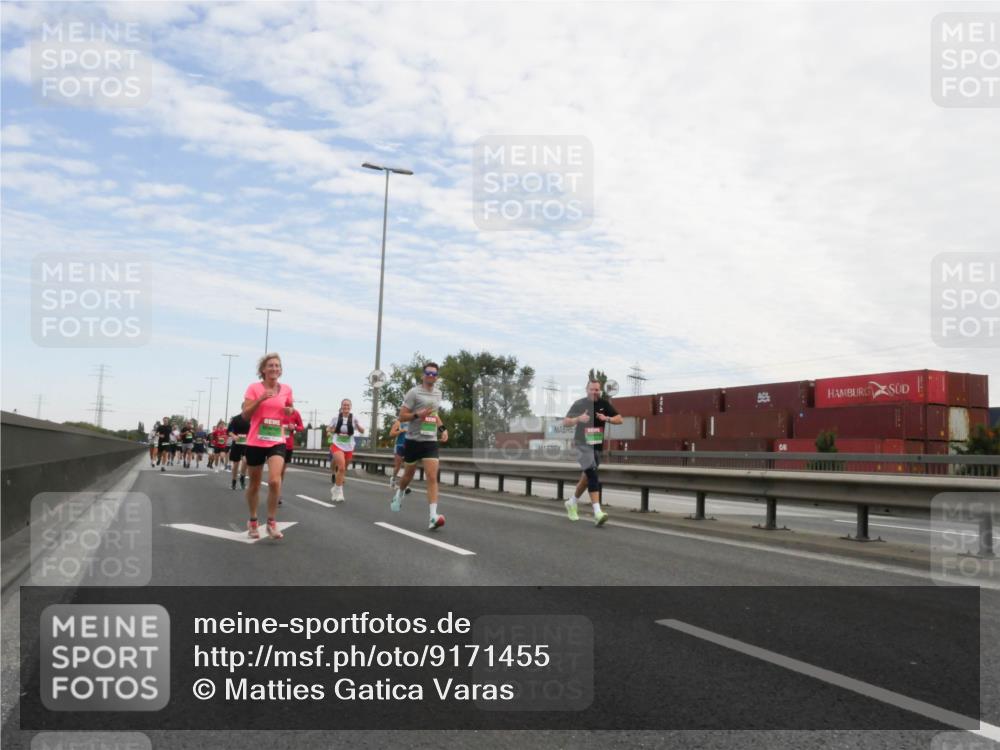 03.10.2025 - Köhlbrandbrückenlauf Matties Gatica Varas http://msf.ph/oto/9171455 03.10.2025 15:16:49 Position 3  meine-sportfotos.de