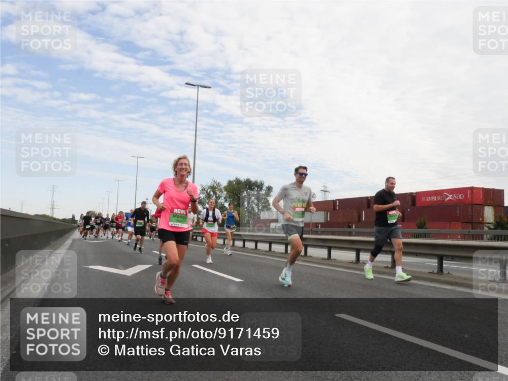 03.10.2025 - Köhlbrandbrückenlauf Matties Gatica Varas http://msf.ph/oto/9171459 03.10.2025 15:16:50 Position 3  meine-sportfotos.de