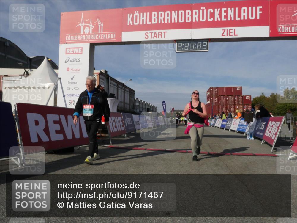 03.10.2025 - Köhlbrandbrückenlauf Matties Gatica Varas http://msf.ph/oto/9171467 03.10.2025 10:37:04 Ziel 2324, 2473, 2757, 2781, 3571 meine-sportfotos.de