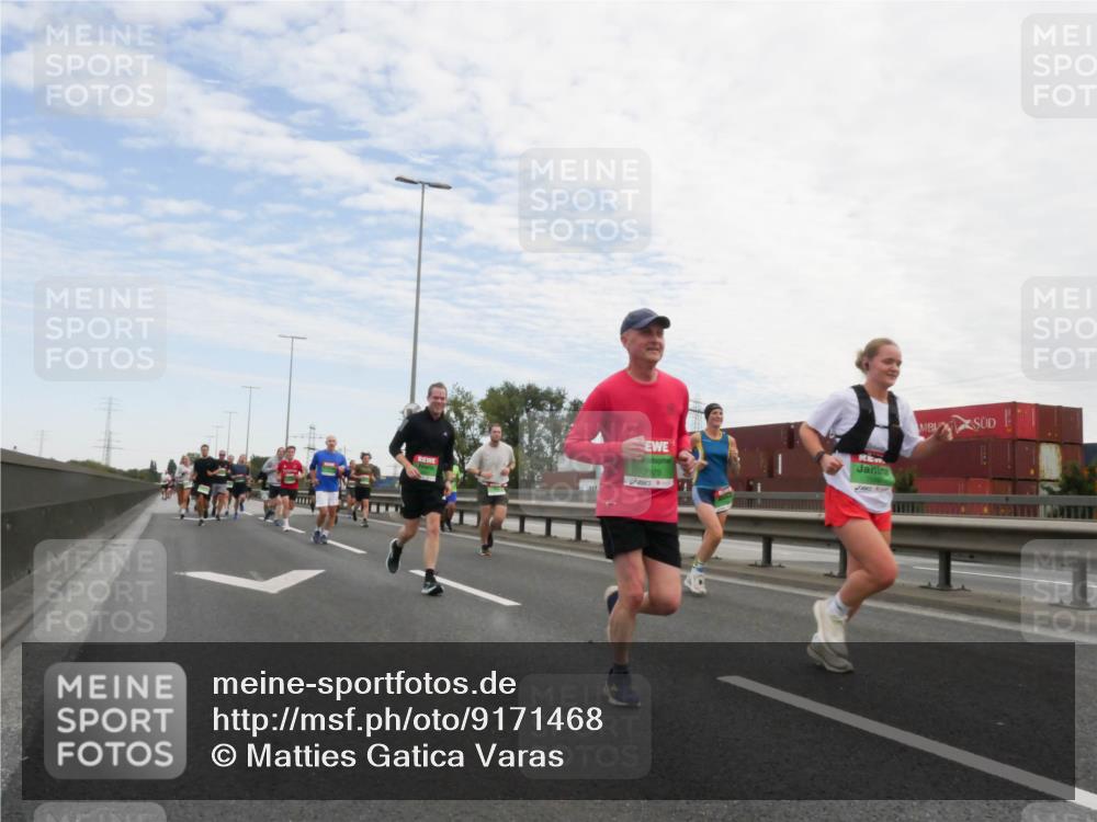 03.10.2025 - Köhlbrandbrückenlauf Matties Gatica Varas http://msf.ph/oto/9171468 03.10.2025 15:16:52 Position 3  meine-sportfotos.de