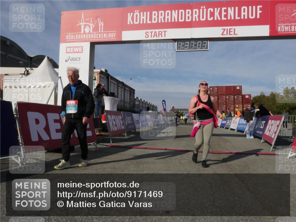 03.10.2025 - Köhlbrandbrückenlauf Matties Gatica Varas http://msf.ph/oto/9171469 03.10.2025 10:37:05 Ziel 2324, 2757, 2781, 3571 meine-sportfotos.de