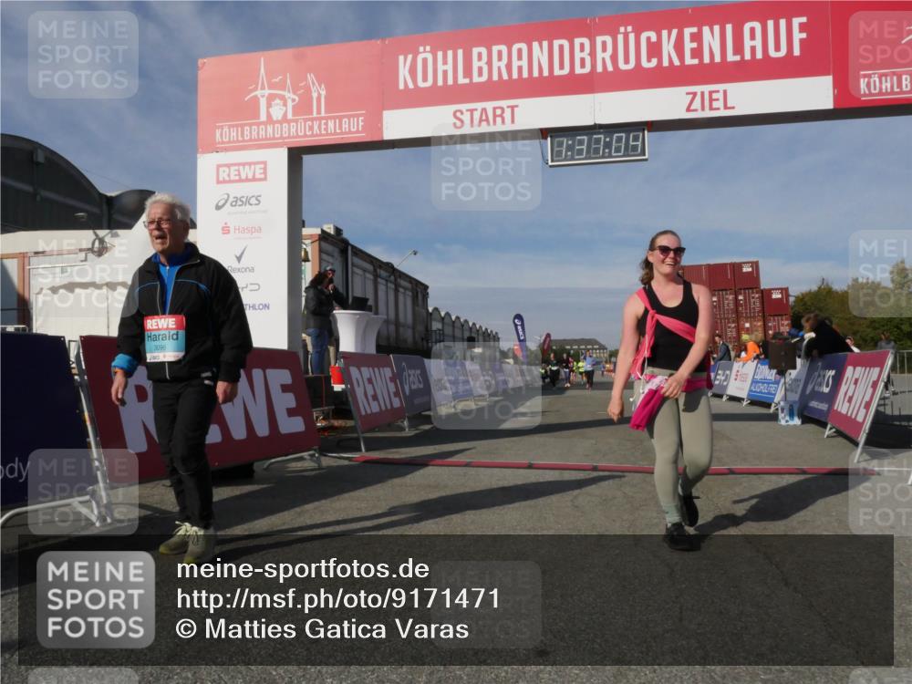 03.10.2025 - Köhlbrandbrückenlauf Matties Gatica Varas http://msf.ph/oto/9171471 03.10.2025 10:37:05 Ziel 2324, 2757, 2781, 3571 meine-sportfotos.de