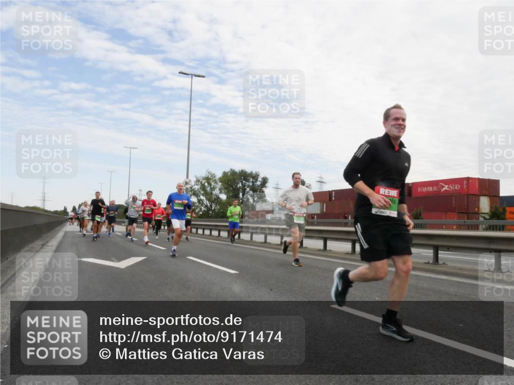 03.10.2025 - Köhlbrandbrückenlauf Matties Gatica Varas http://msf.ph/oto/9171474 03.10.2025 15:16:54 Position 3  meine-sportfotos.de