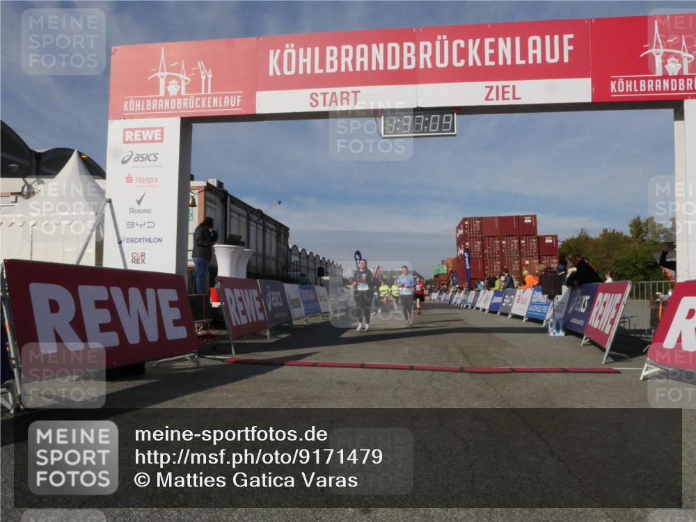 03.10.2025 - Köhlbrandbrückenlauf Matties Gatica Varas http://msf.ph/oto/9171479 03.10.2025 10:37:11 Ziel 2324, 2738, 2741, 2757, 2781, 3571 meine-sportfotos.de