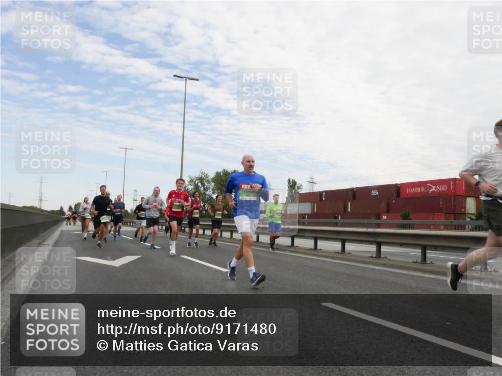 03.10.2025 - Köhlbrandbrückenlauf Matties Gatica Varas http://msf.ph/oto/9171480 03.10.2025 15:16:55 Position 3  meine-sportfotos.de