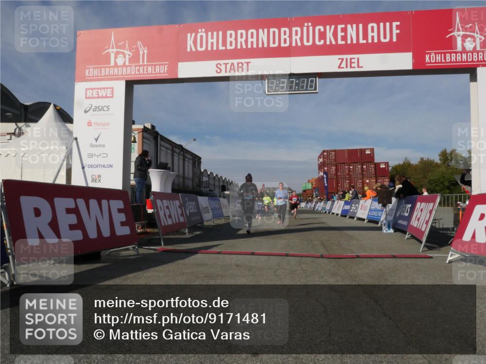 03.10.2025 - Köhlbrandbrückenlauf Matties Gatica Varas http://msf.ph/oto/9171481 03.10.2025 10:37:12 Ziel 2324, 2738, 2741, 2757, 2781, 3571 meine-sportfotos.de