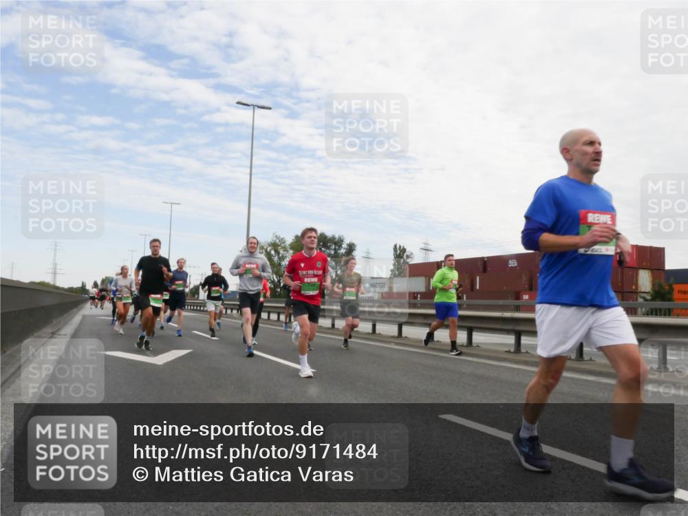 03.10.2025 - Köhlbrandbrückenlauf Matties Gatica Varas http://msf.ph/oto/9171484 03.10.2025 15:16:56 Position 3 96 meine-sportfotos.de