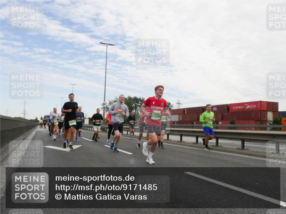 03.10.2025 - Köhlbrandbrückenlauf Matties Gatica Varas http://msf.ph/oto/9171485 03.10.2025 15:16:56 Position 3 96 meine-sportfotos.de