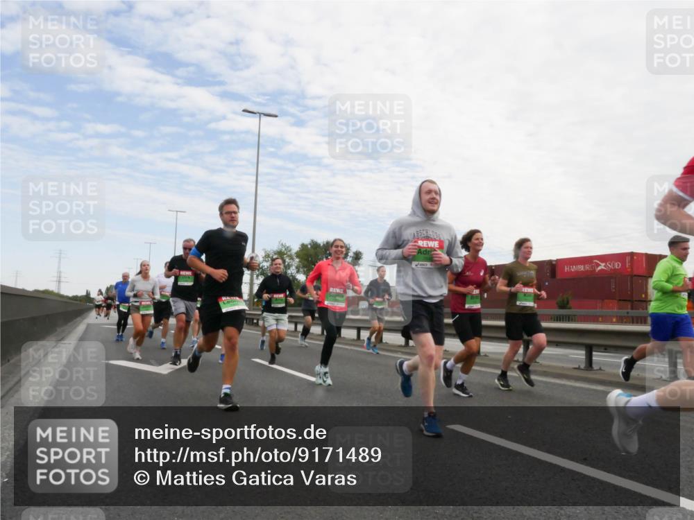 03.10.2025 - Köhlbrandbrückenlauf Matties Gatica Varas http://msf.ph/oto/9171489 03.10.2025 15:16:57 Position 3  meine-sportfotos.de